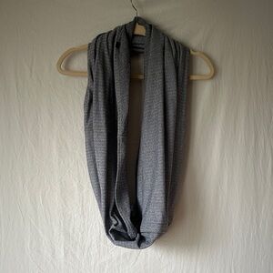 Lululemon Athletica Gray Patterned Fabric